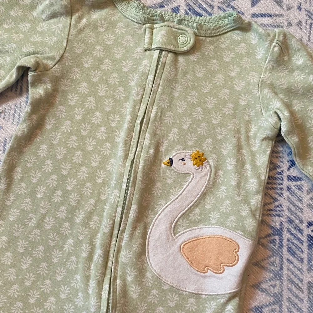 Carter’s 6 Month Swan Onsie